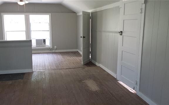 2nd image of 304 N Brushy St