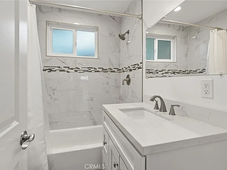 9754 Yolanda Ave — Photo 31