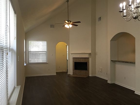 4th image of 15818 Collinsville Dr