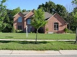 7460 Victoria Dr, West Bloomfield, MI
