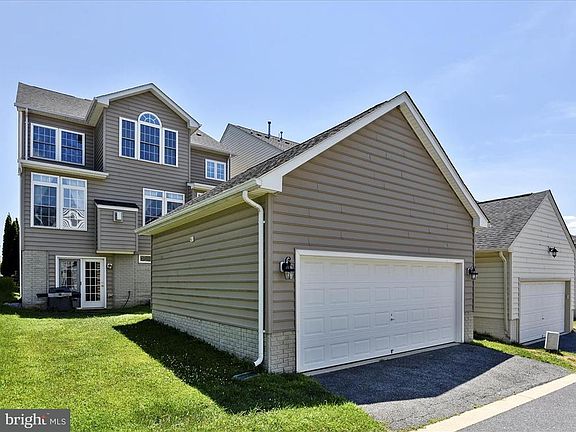 4th image of 23120 Yellowwood Dr