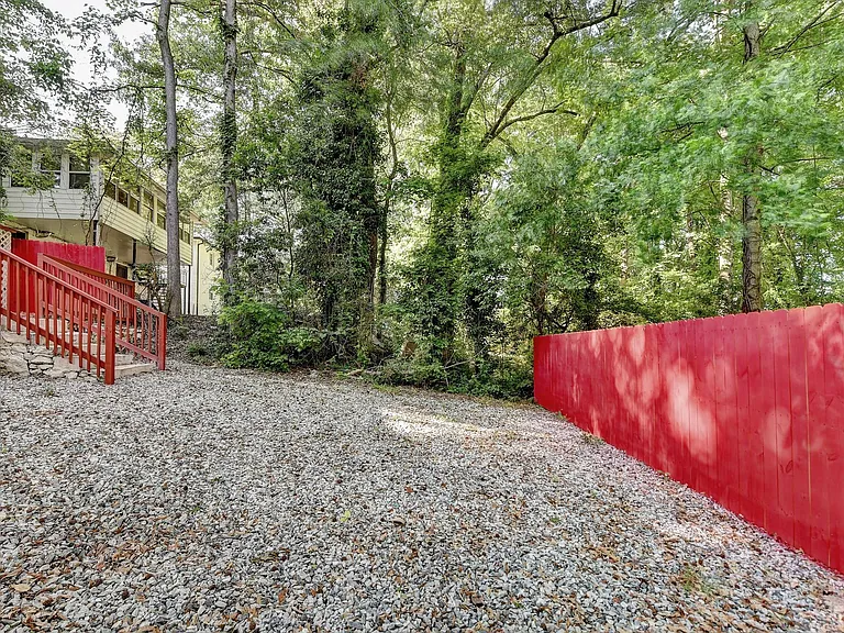 175 Burbank Dr NW #B — Photo 35