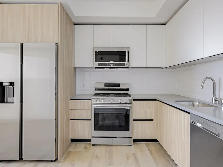 Fairfax Apartments — Photo 79