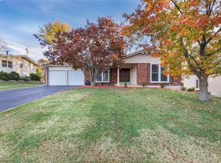 11816 Spruce Haven Dr, Saint Louis, MO 63146