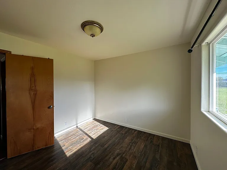 15-1300 Railroad Ave — Photo 4