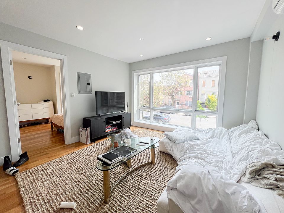 1st image of 885 Herkimer St APT 3