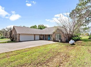 205 San Chez Dr, Lake Kiowa, TX 76240
