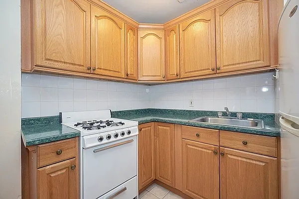 Rented by Your Vanity Realty | media 29