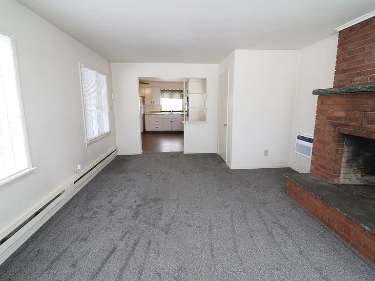 517 E Main St — Photo 12