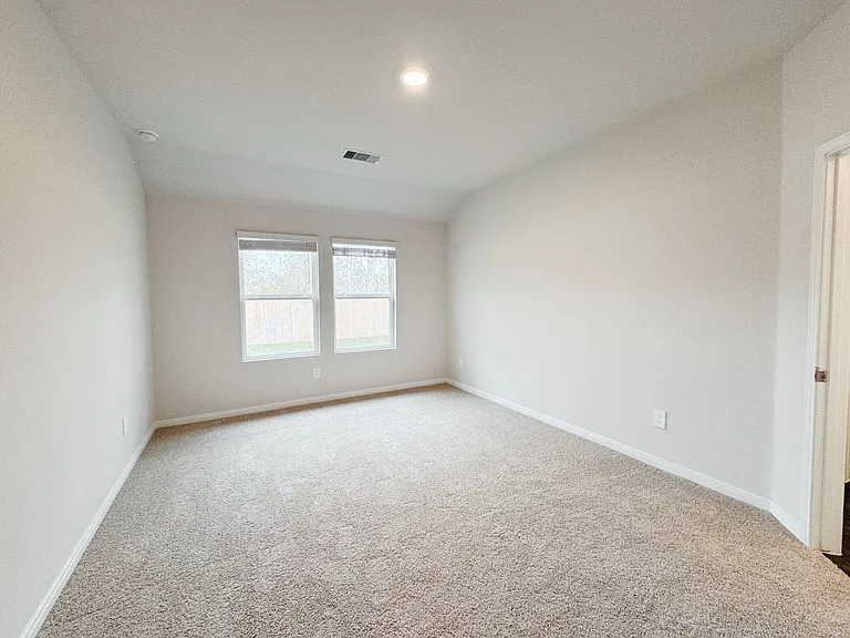 1207 Camden Ln — Photo 14
