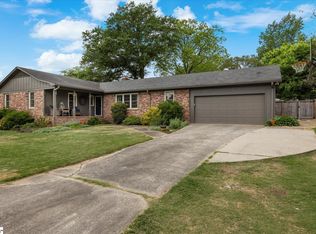 8 Sandown Ln, Greenville, SC 29615