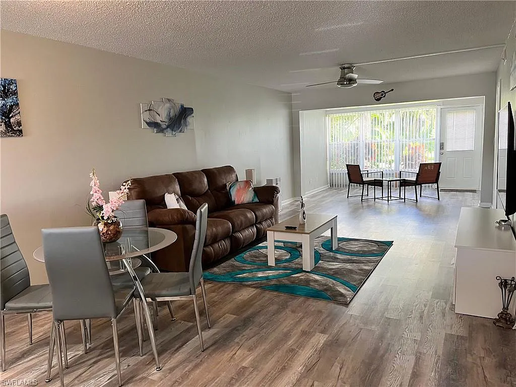 2 bed, 2.0 bath, 1251 sqft, $4,500 — Photo 2