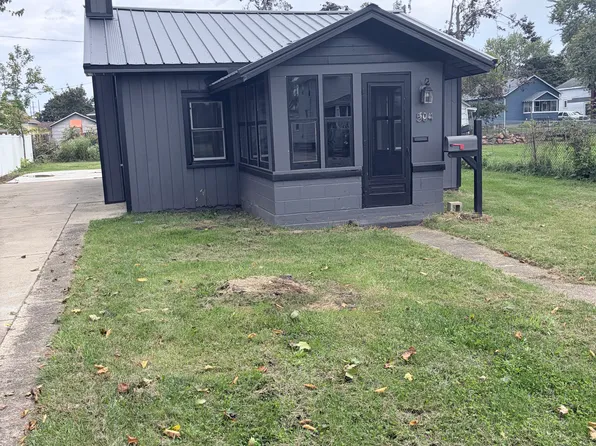 504 S Hooker Ave, Three Rivers, MI 49093