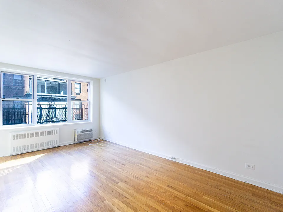 150 E 30th St #4F