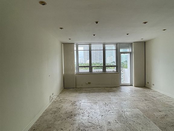 5th image of 2121 N Bayshore Dr APT 617