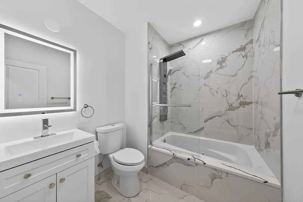 Building Photo - 328 N Lockwood Ave #2