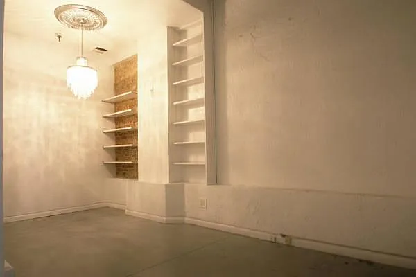 Rented by Aventana | media 100