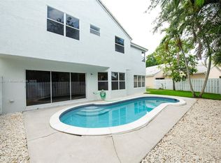 1068 SW 104th Way, Pembroke Pines, FL 33025