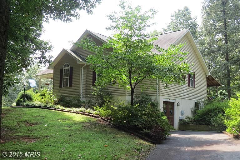 1st image of 105 Greenbriar Ct
