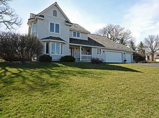 5322 River Bluff Cir, Bloomington, MN 55437