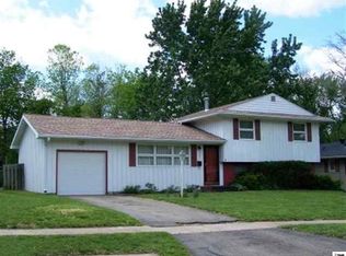 2737 SW McAlister Ave, Topeka, KS 66614