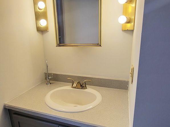 147 Central St APT 1, Saint Johnsbury, VT 05819
