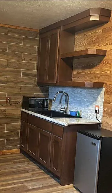 1 bed, 1.0 bath, 111 sqft, $1,325 — Photo 2