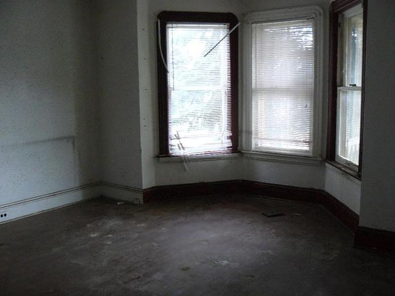 2nd image of 933-935 CUTLER Street