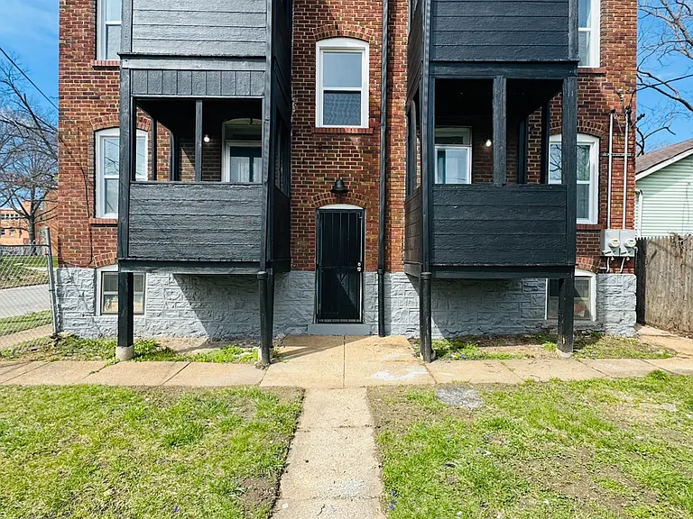 Oriole Ave — Photo 12