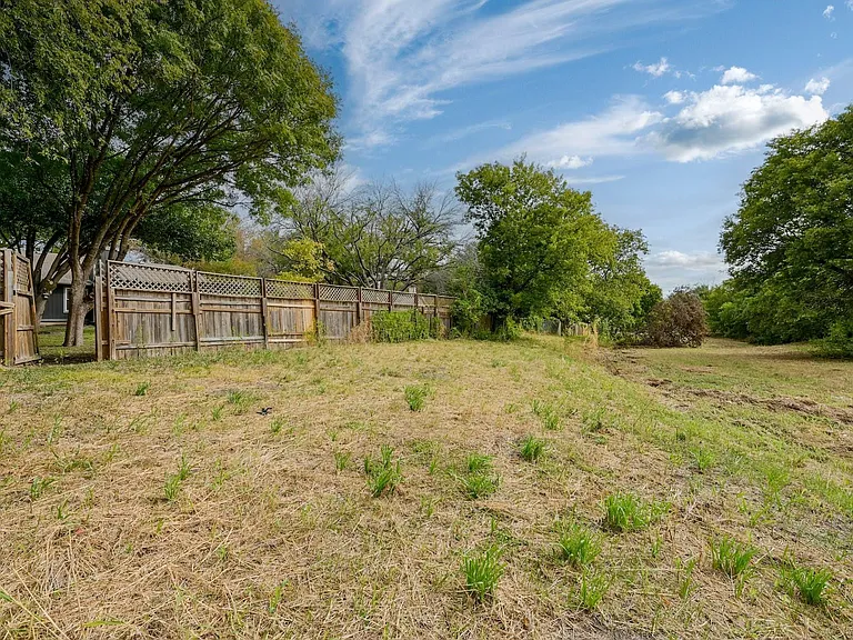 1807 Krizan Ave — Photo 36