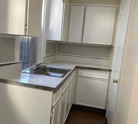 5th image of 122 N Broad St #1