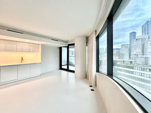 1033 Nelson St, Vancouver, BC