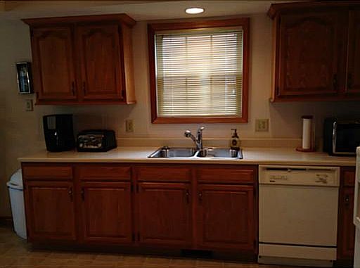 5th image of 999 Dickerson Dr