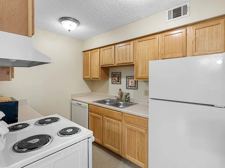 Park East Apartments — Photo 5