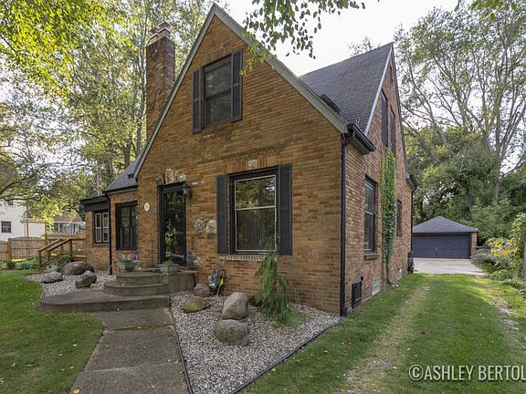 4th image of 1111 Fairfield Ave NW