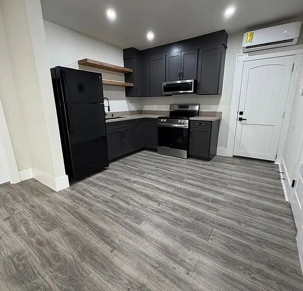 219 E 3rd St — Photo 3