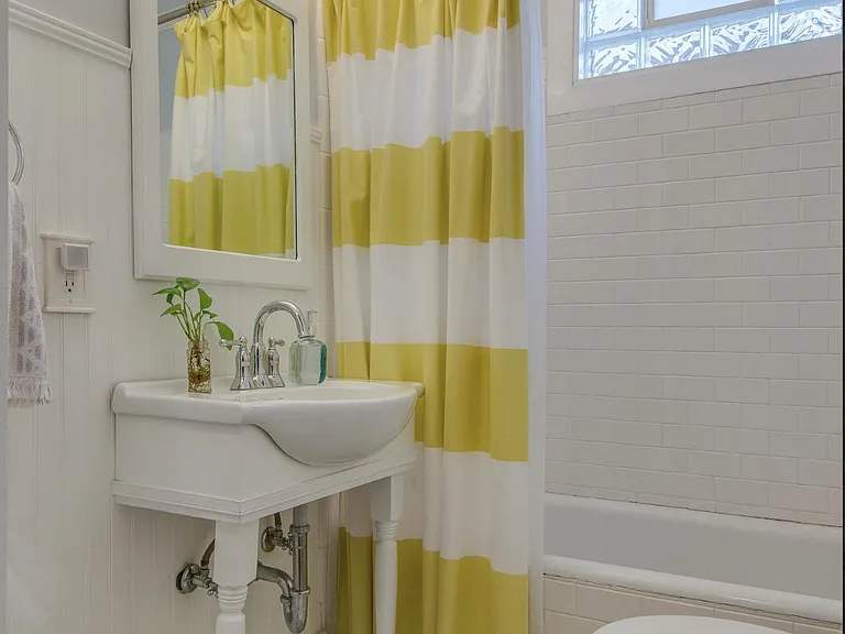 622 Benton Ave — Photo 12
