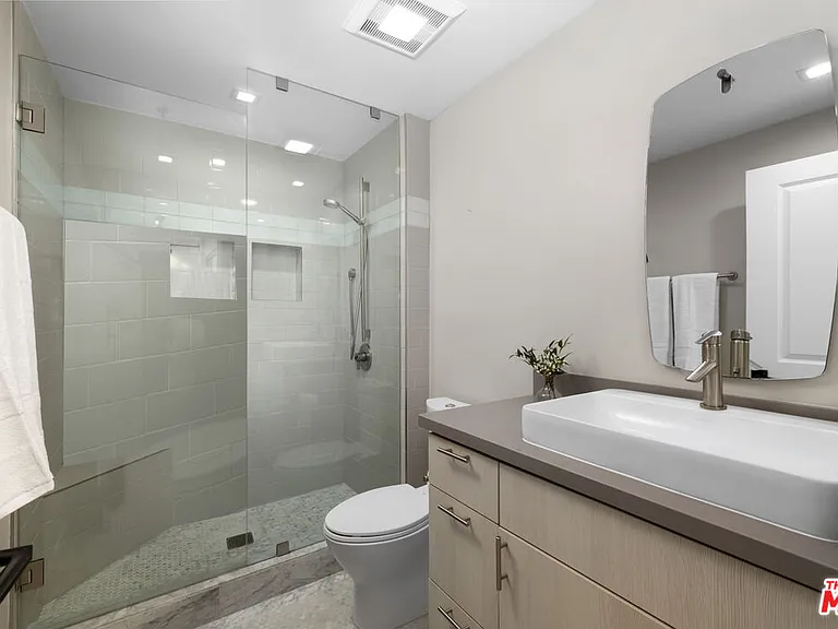930 N Doheny Dr #317 — Photo 14