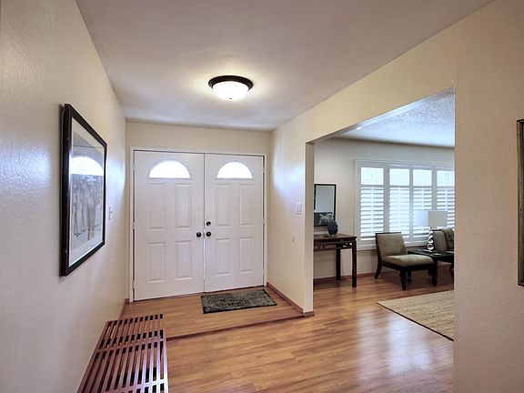 3rd image of 6588 Lake Park Dr