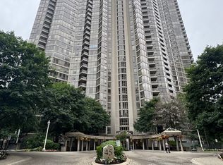 45 Kingsbridge Garden Cir #2910, Mississauga, ON L5R3K4