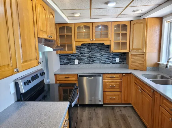 303 N Ave S, Vinton, IA 52349