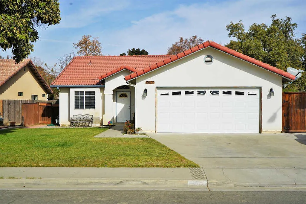 944 Cedarwood St photo 1