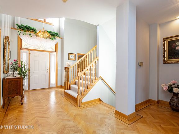 3rd image of 5 Medinah Ct