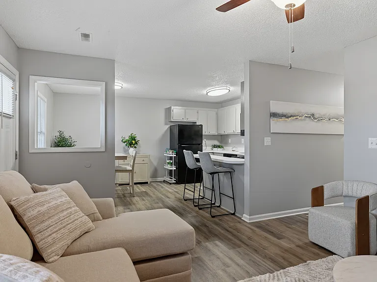 Westpointe Apartments — Photo 9