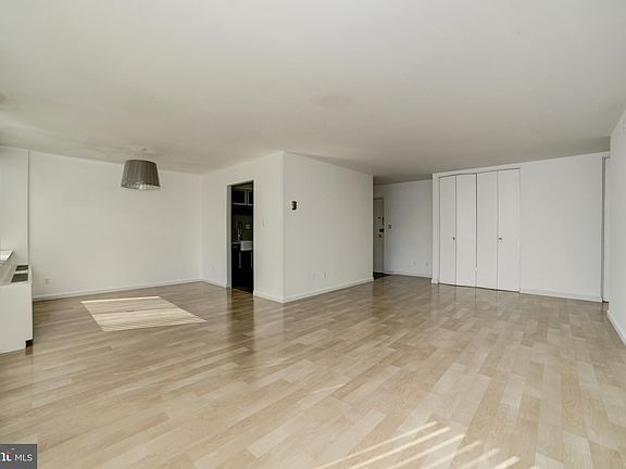 5th image of 600 Roosevelt Blvd APT 403