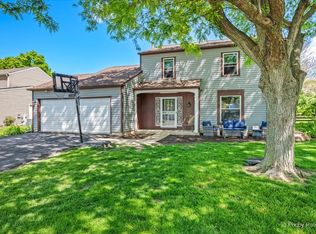 2238 Highfield Ln, Aurora, IL 60504