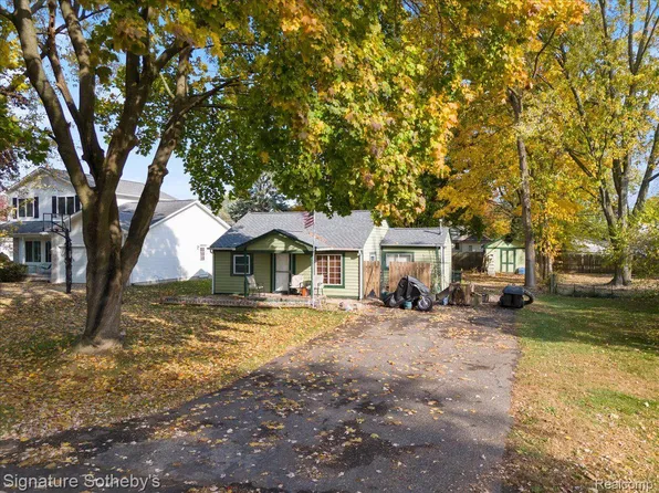 2745 Weaverton, Rochester Hills, MI 48307