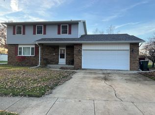 810 Greenridge Dr, Sterling, IL 61081