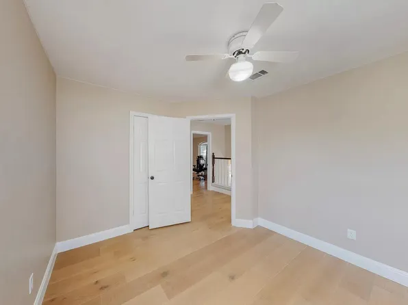 817 Canal St, Irving, TX 75063