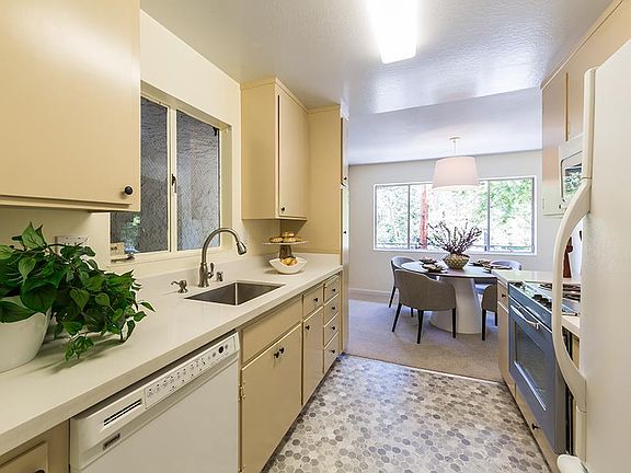 2nd image of 280 Waverley St #8